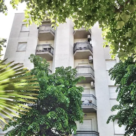 Апартаменты Monolocale Paradiso Valverde 27 *